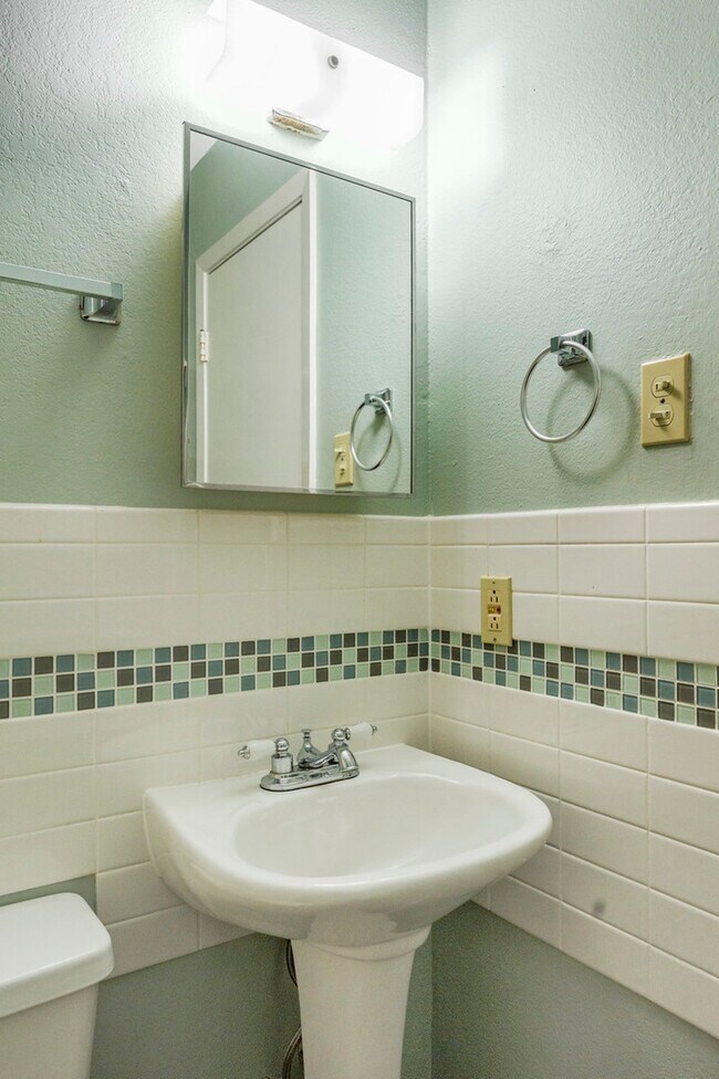 Foto del edificio - Daughtery Place 1 Bedroom Upstairs Condominium