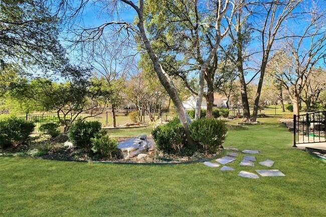 Building Photo - 109 Sunflower St