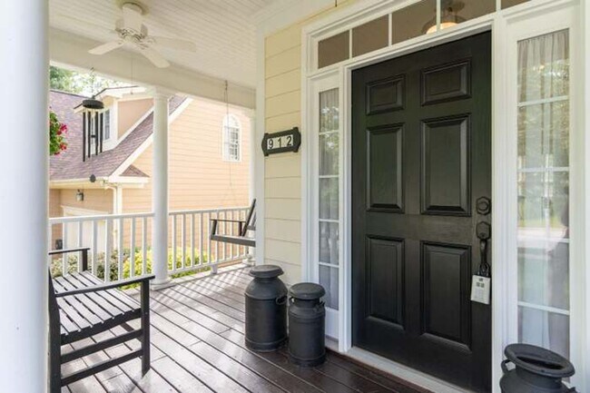 Building Photo - Gorgeous 4BD, 2.5BA Apex Home in an HOA Community with Amenities & Near Shopping, Dining, and Int...