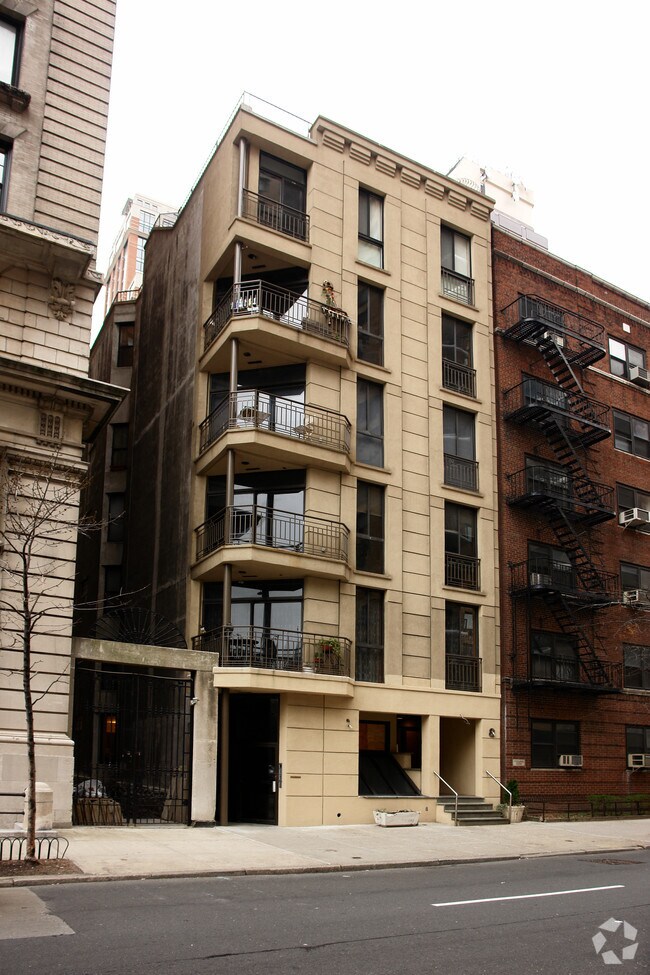 Building Photo - 8 W 65th St