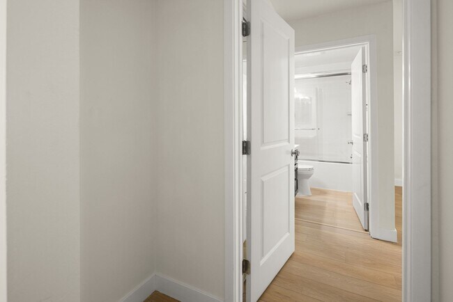 Building Photo - nat105