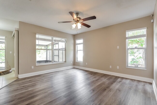 Building Photo - 930 Maple Forest Dr