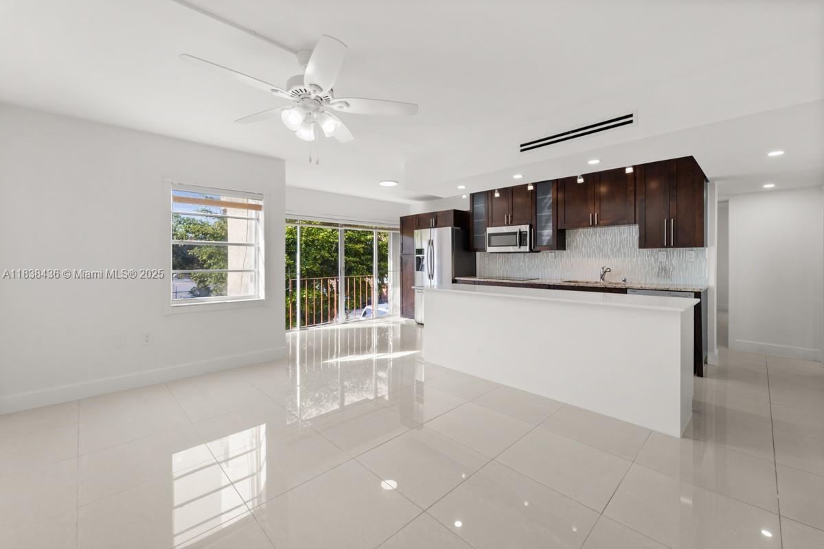 Foto principal - 9370 W Flagler St