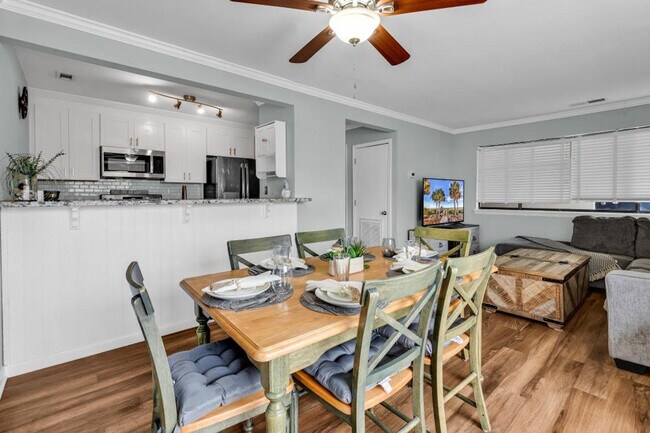 Building Photo - 202 75th Ave N