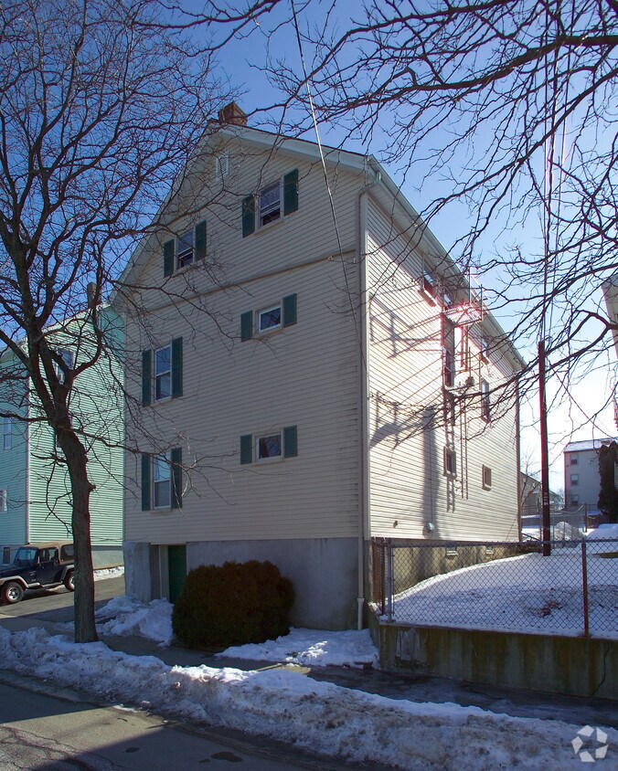 Building Photo - 355 Snell St