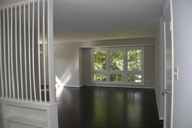 Building Photo - 1205 Ross Dr SW