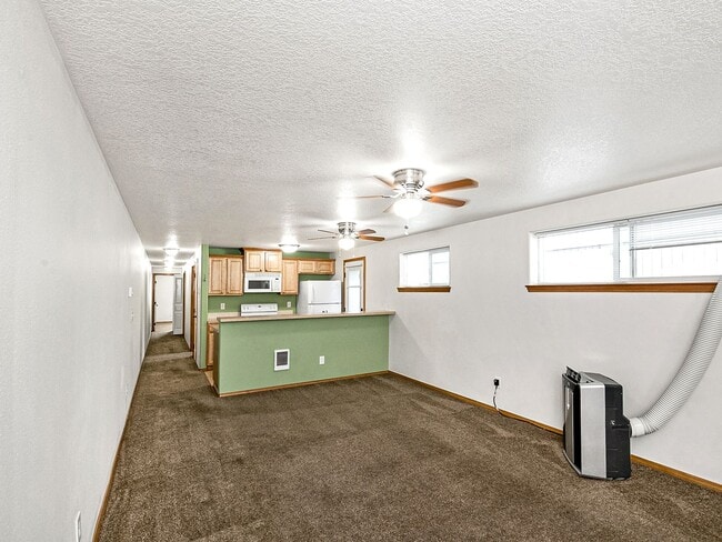 Photo - Cozy, lower level 2-bdrm/1-bath Hazelwood duplex. Portable AC, in-unit laundry, fenced side yard/... Apartment