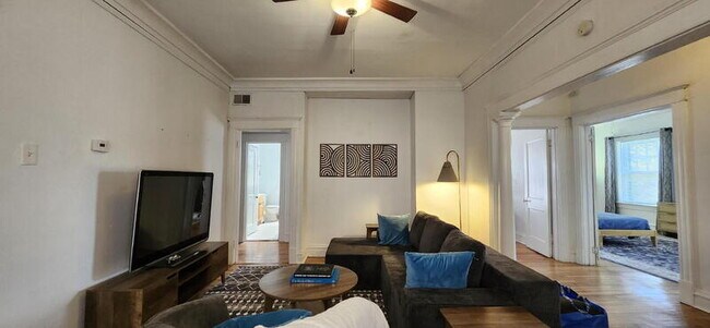 Foto del edificio - 6009 Kingsbury Ave