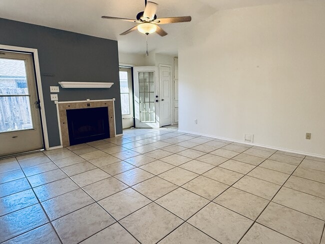 Building Photo - 621 Luther Dr