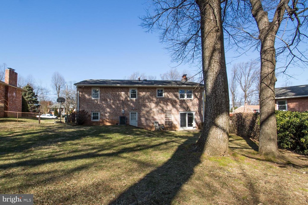 Primary Photo - 2868 Glenvale Dr