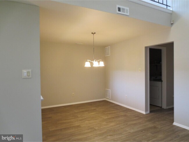 Building Photo - 414 Paddock Ct