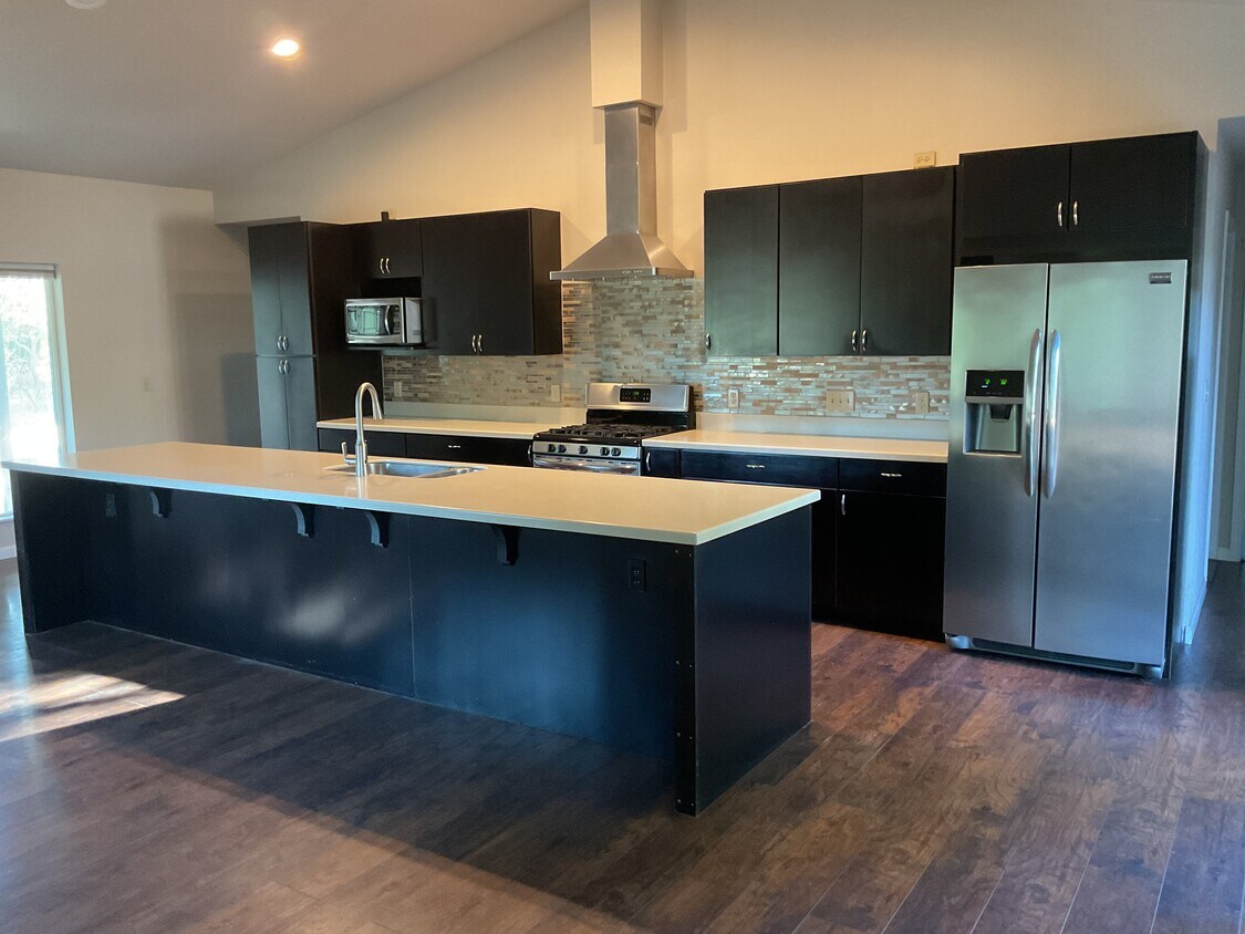 Building Photo - 1021 Rd M