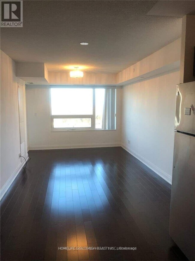 Photo du bâtiment - 1 Uptown Dr