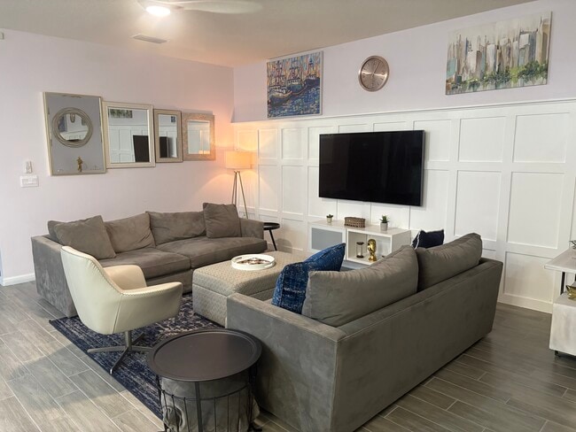 Living space - 1620 Delphi Way