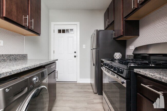 Foto del edificio - 713 W Brompton Ave