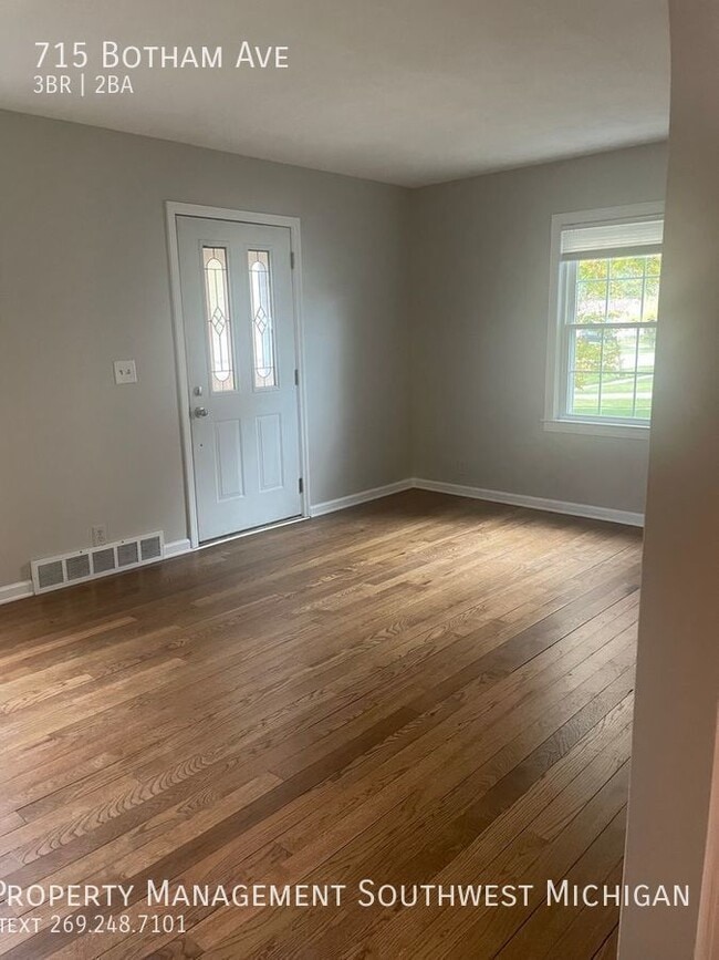 Building Photo - Cute Cape Cod home in St Joseph