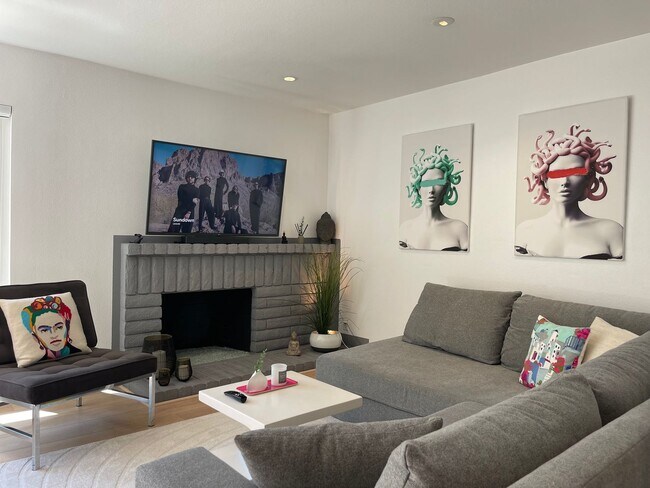 Foto del edificio - Stylish 3BR Townhome with Garage in Prestigious Woodbridge, Irvine