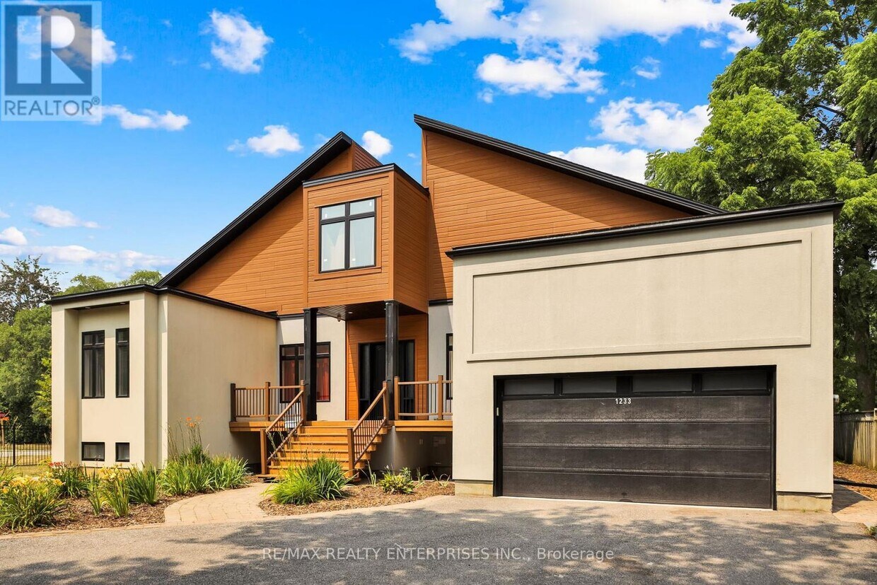 Photo principale - 1233 Lorne Park Rd