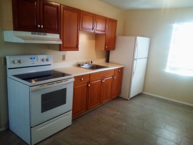 Building Photo - 202 La Paloma Place