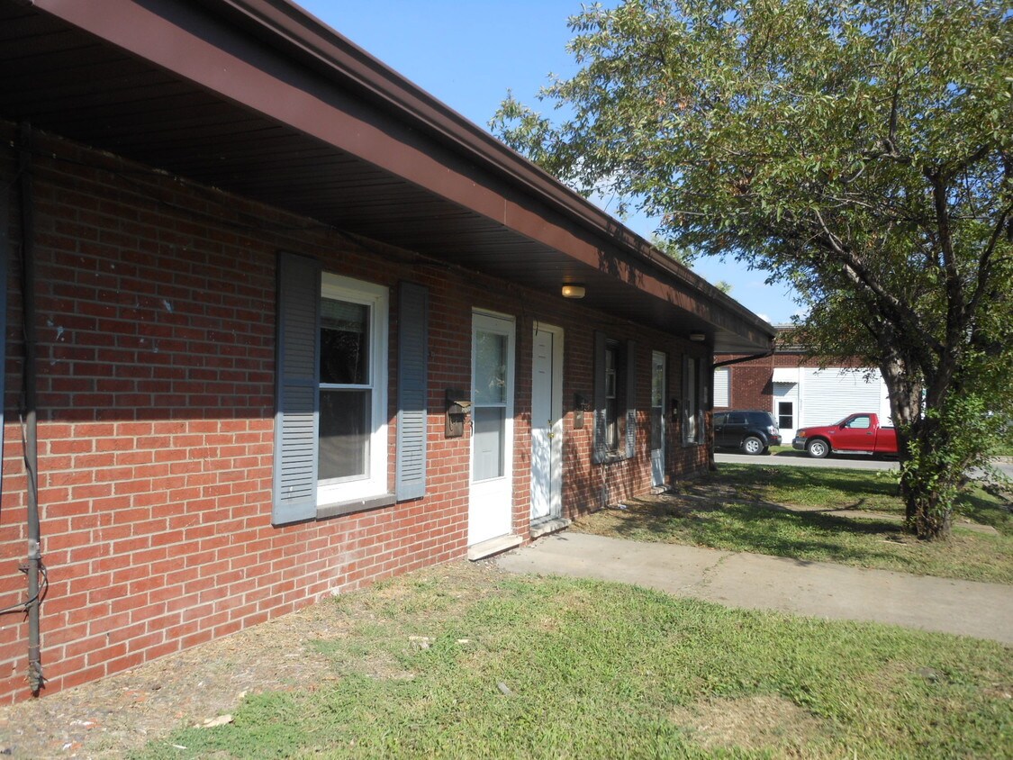 1223 22nd St, Granite City, IL 62040 Condo for Rent in Granite City, IL