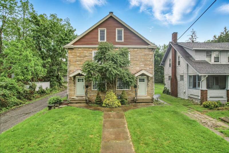 Foto principal - 407 E Clen Moore Blvd