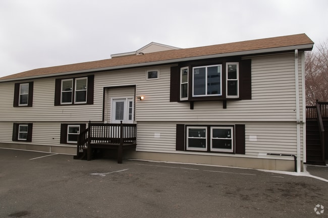 Building Photo - 47 Oak Island St