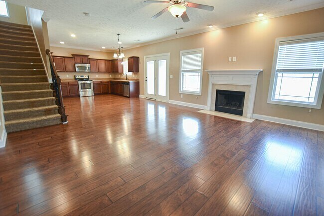 Building Photo - Pet Friendly Three Bedroom!