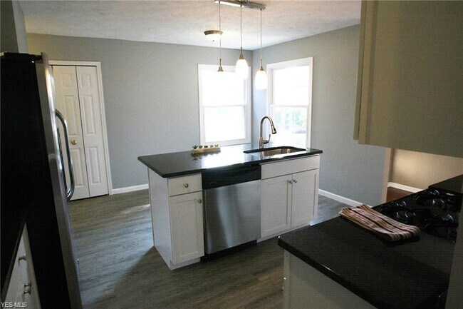 Building Photo - 1544 Brighton Way