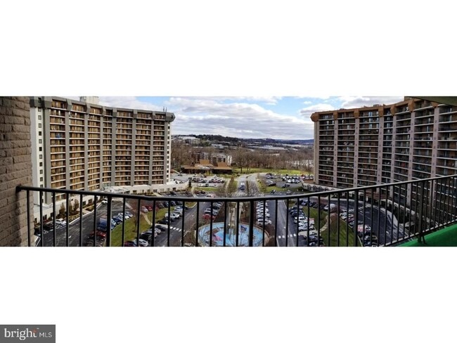 Building Photo - 21122 Valley Forge Cir