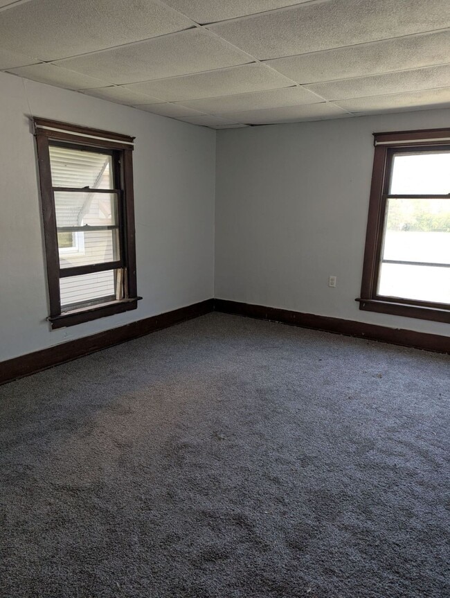 Building Photo - 555 W Fremont St