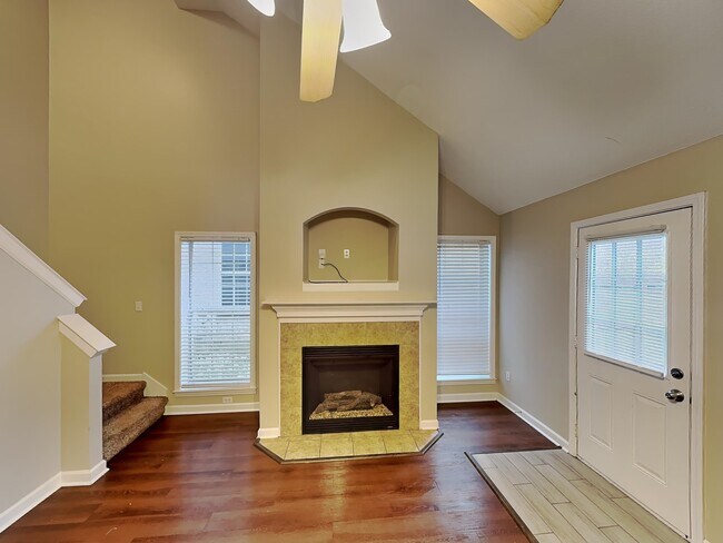 Foto del edificio - 1253 Travers Ln