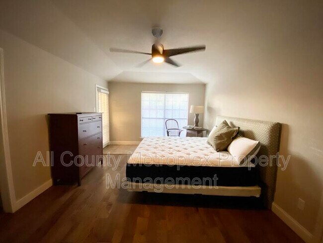 Foto del edificio - 823 Saint Paul Ct