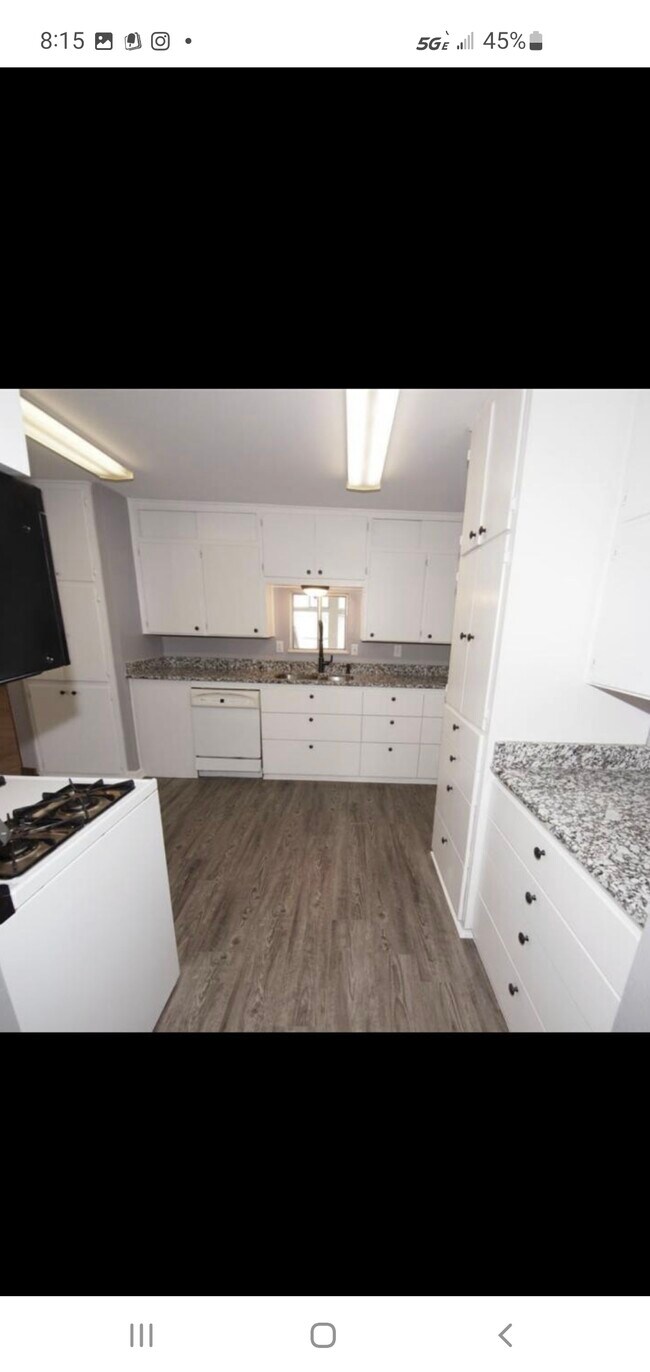 Building Photo - 117 Live Oak St