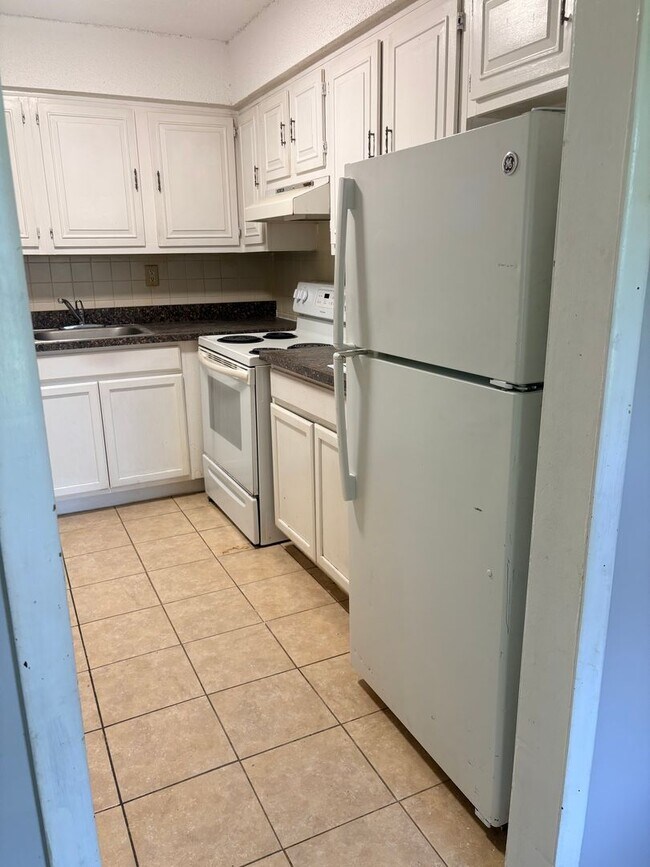 Foto del edificio - 2 Bedroom Condo in Burnt Tavern Manor Brick