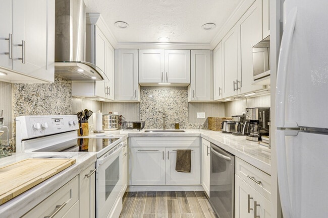 Building Photo - 265 Loma Alta Dr