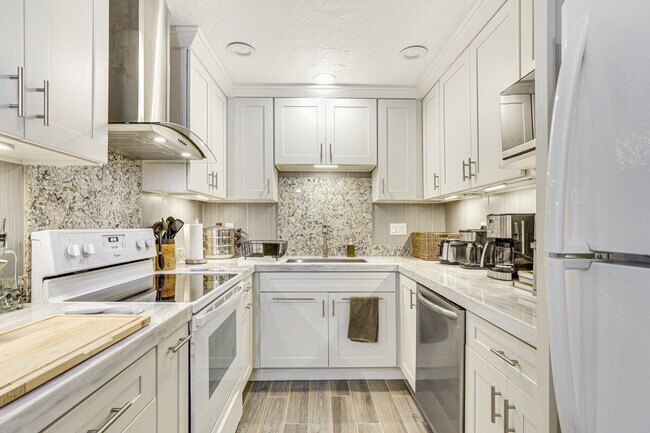 Building Photo - 265 Loma Alta Dr