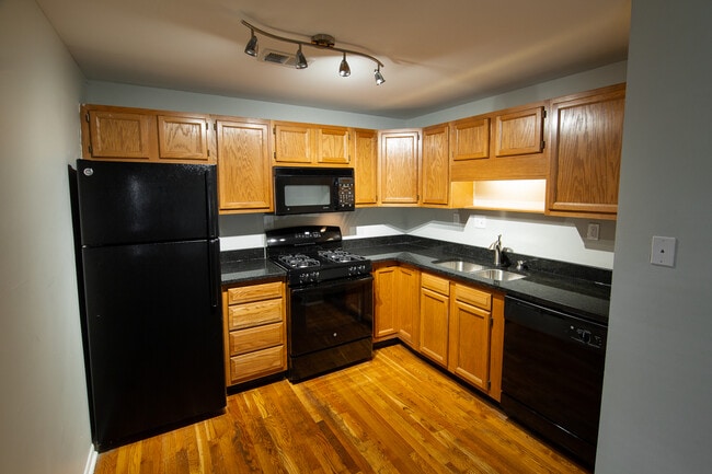 Building Photo - Pavilion Place