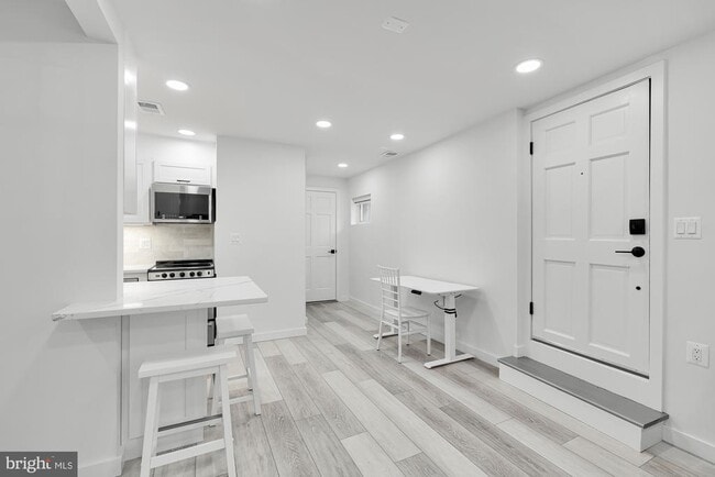 Building Photo - 1821 19th St NW