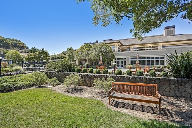 Building Photo - 100 Deer Valley Rd