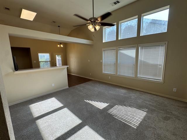 Foto del edificio - 8831 Holliday Ln