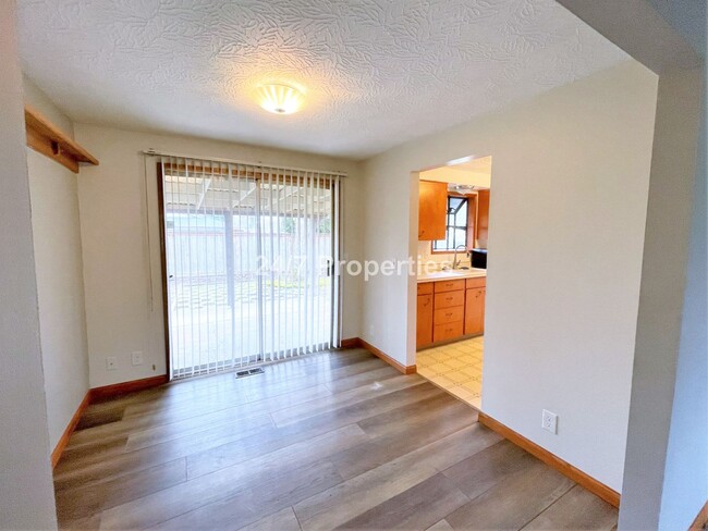 Foto del edificio - Gladstone Single-Level Home - 3BD I 1.5BA