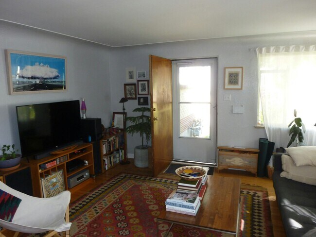 Foto del edificio - 2947 Newton St