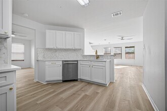 Building Photo - 16111 Wisteria Hill St