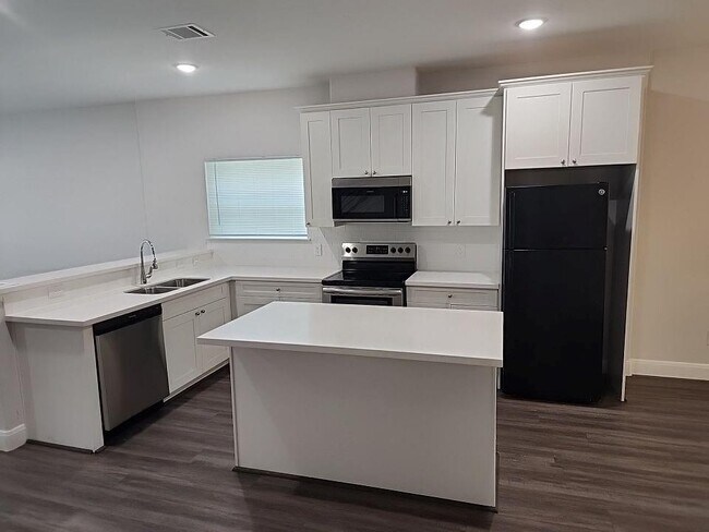 Foto del edificio - 9722 Bennett St