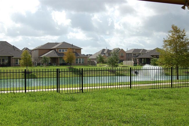 Building Photo - 2601 Sunshade Ct