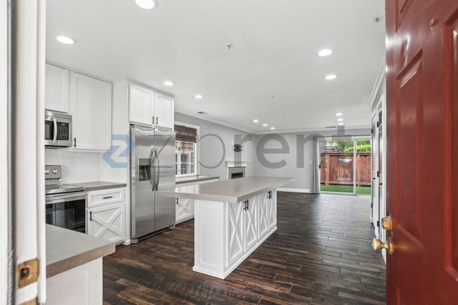 Building Photo - Unit