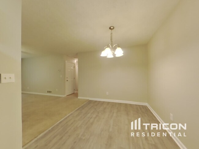 Building Photo - 547 Nottingham Dr