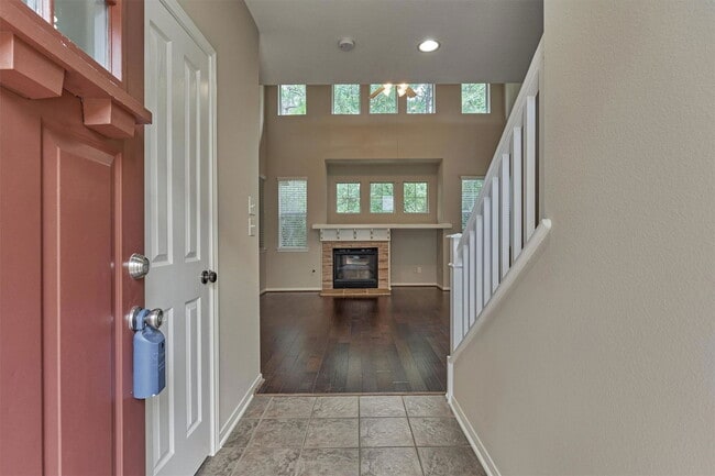 Foto del edificio - 83 Woodlily Pl