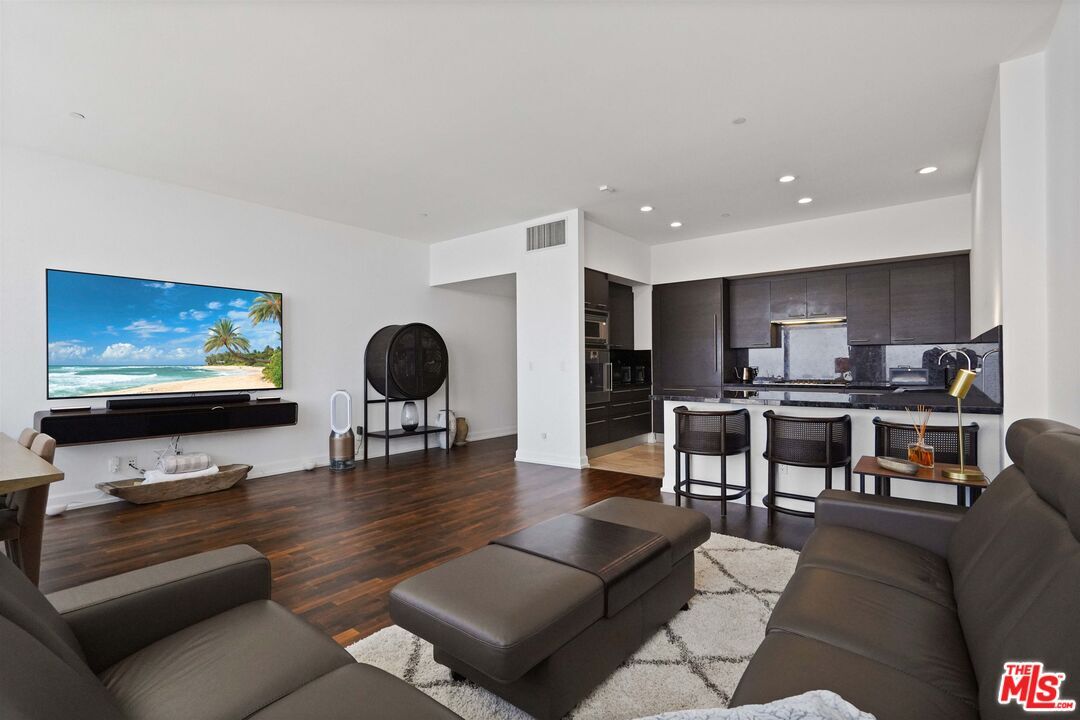 Foto principal - 900 W Olympic Blvd