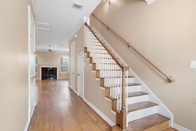 Building Photo - 1503 Shady Villa Fern